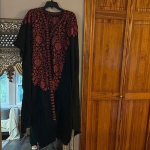 Elegant Kashmiri Black and Red Embroidered Kaftan/Poncho